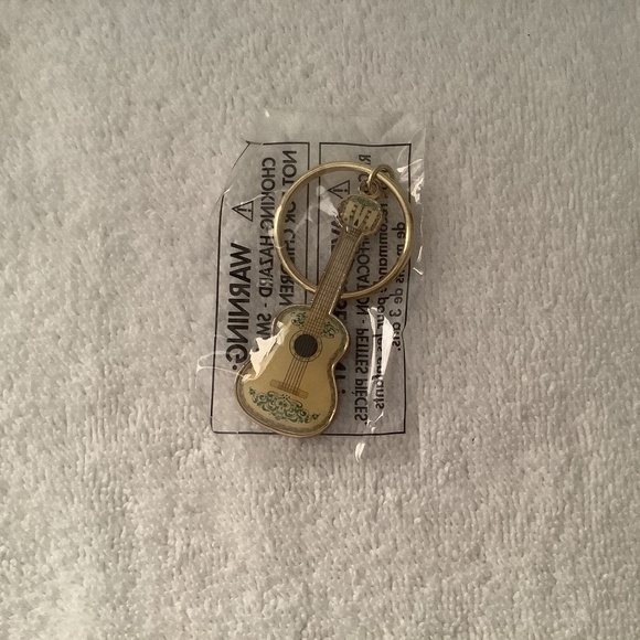 Disney Pixar Coco Enameled Guitar Keychain NIP - Picture 1 of 3